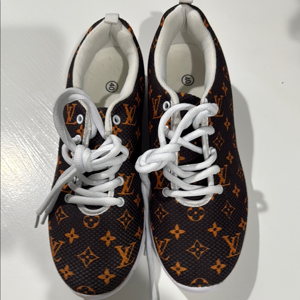 Louis Vuitton “like” nwot